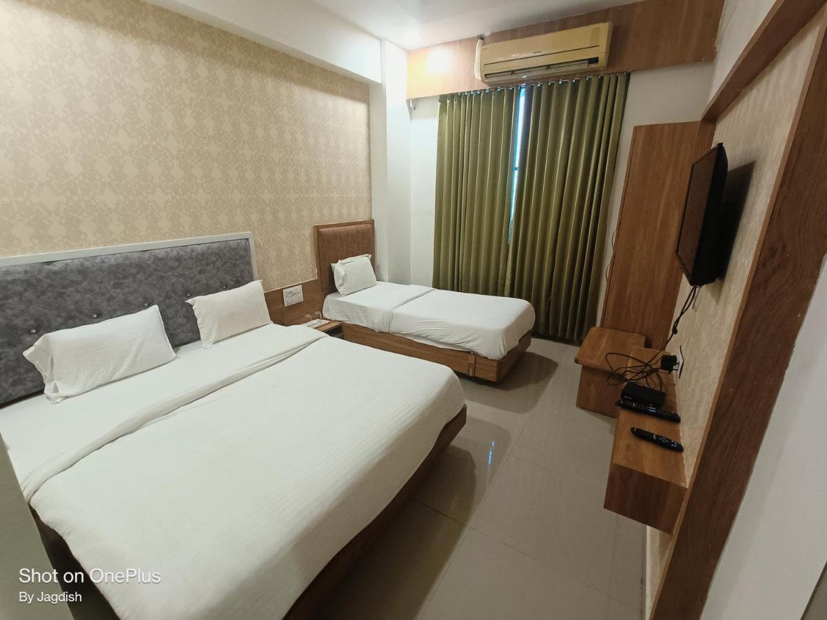 Hotel Asopalav Gandhinagar Exteriör bild