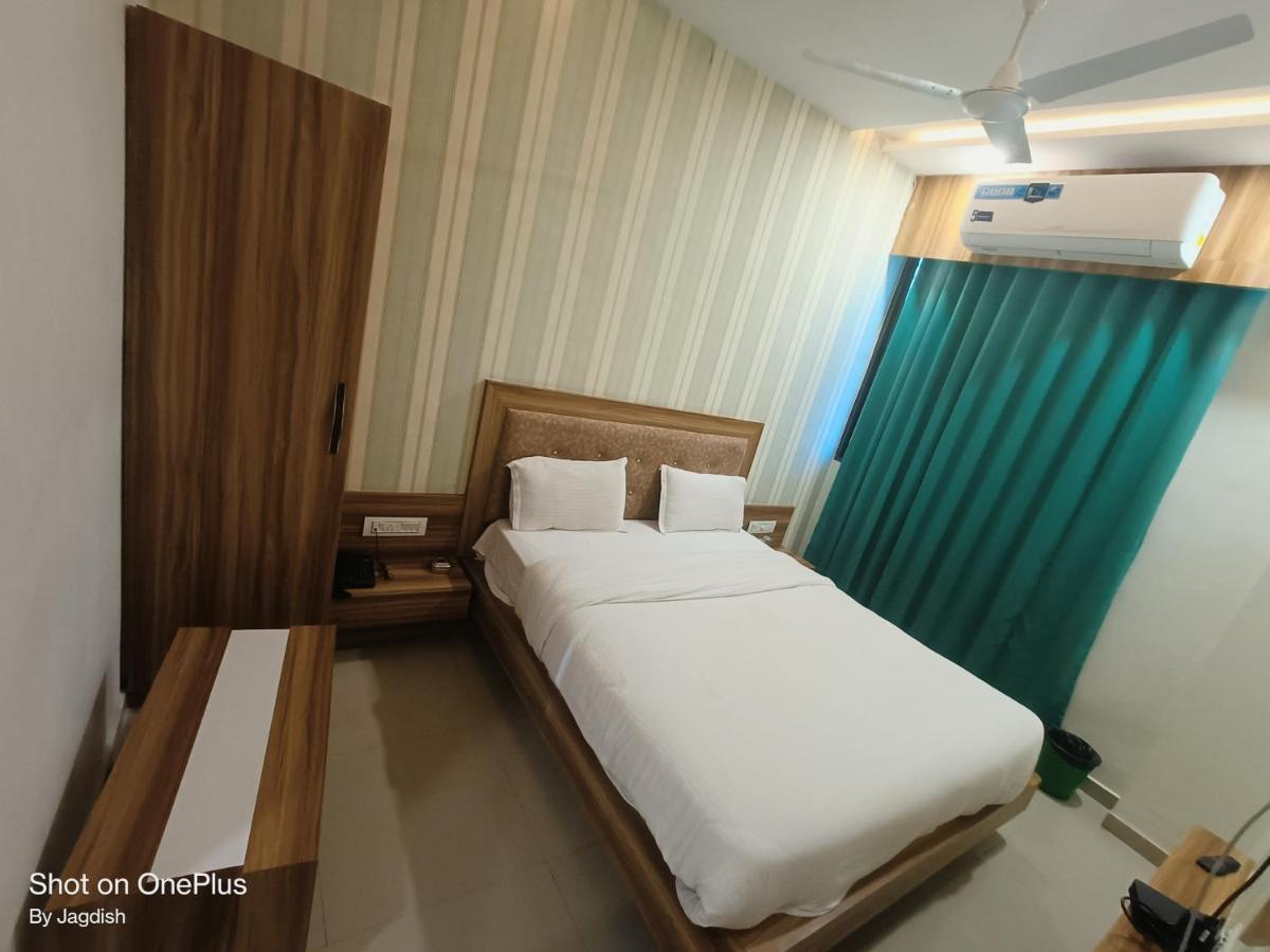 Hotel Asopalav Gandhinagar Exteriör bild
