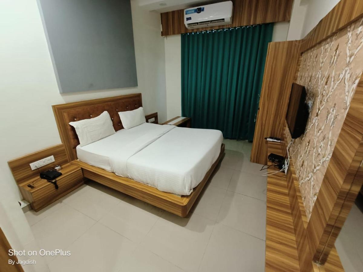 Hotel Asopalav Gandhinagar Exteriör bild