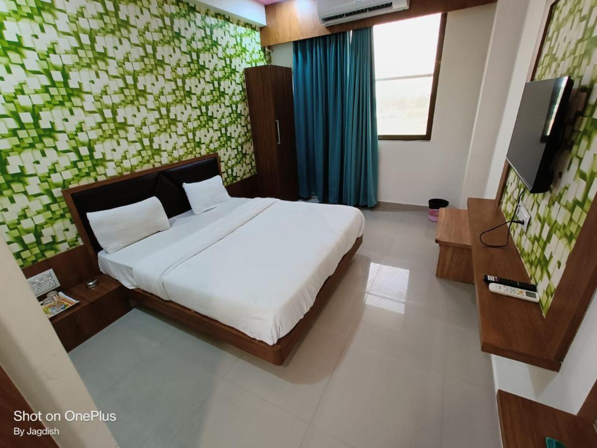 Hotel Asopalav Gandhinagar Exteriör bild